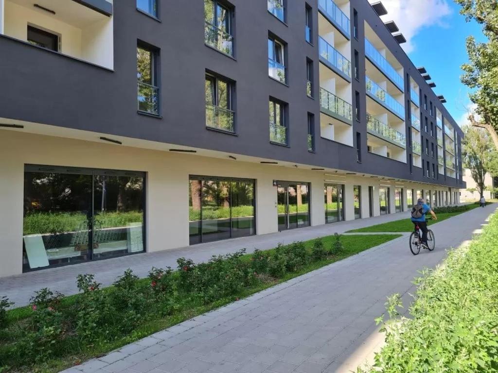 Manufaktura Residence - Apartamenty Prestiz Z Garazem Podziemnym I Dwoma Lazienkami Лодз Екстериор снимка